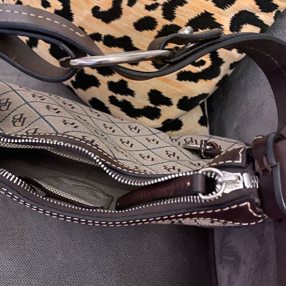 SOLD Vintage Dooney and Bourke shoulder bag - Picture 11 of 12